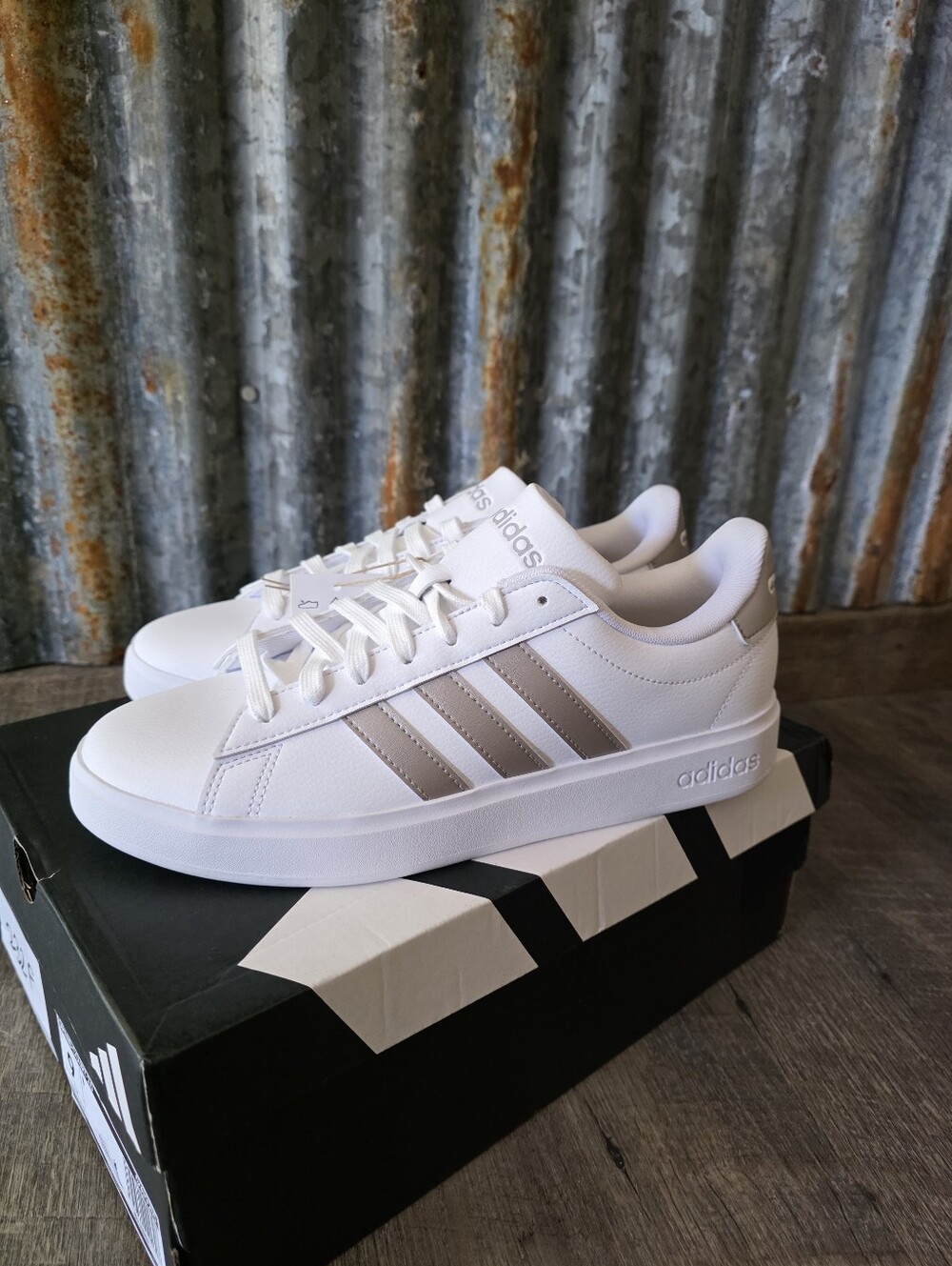Adidas Grand Court 2.0 Cloudfoam White/Cyber Metallic Size 9 Womens